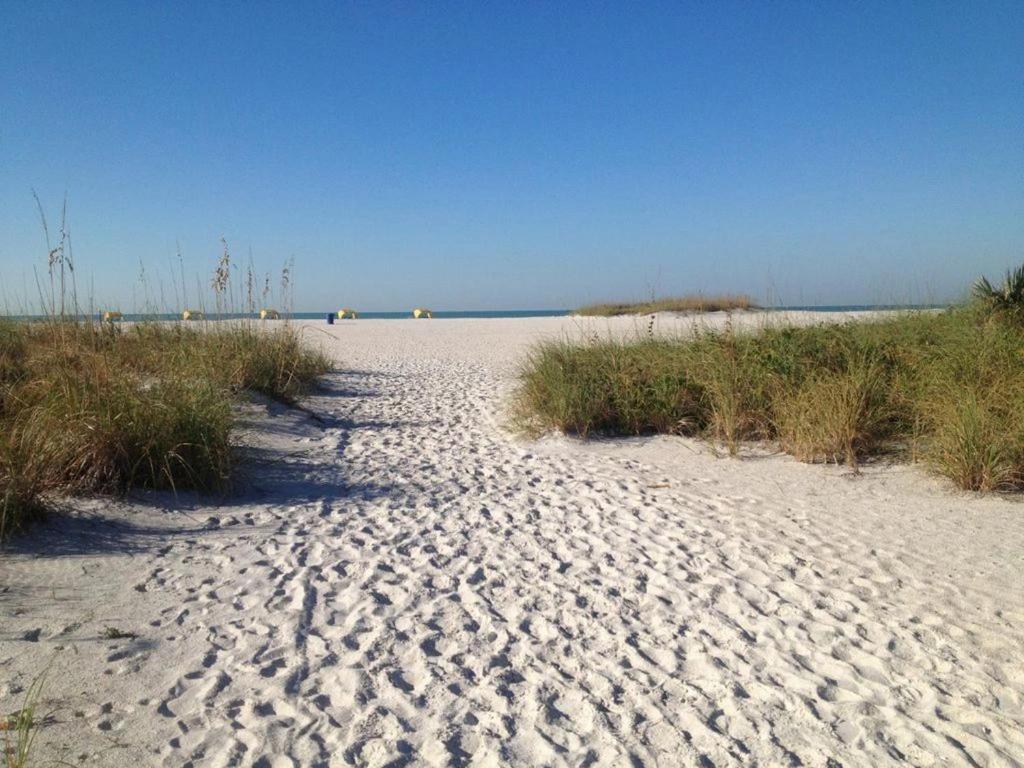 Tropic Terrace #41 - Beachfront Resort St. Pete Beach Eksteriør billede