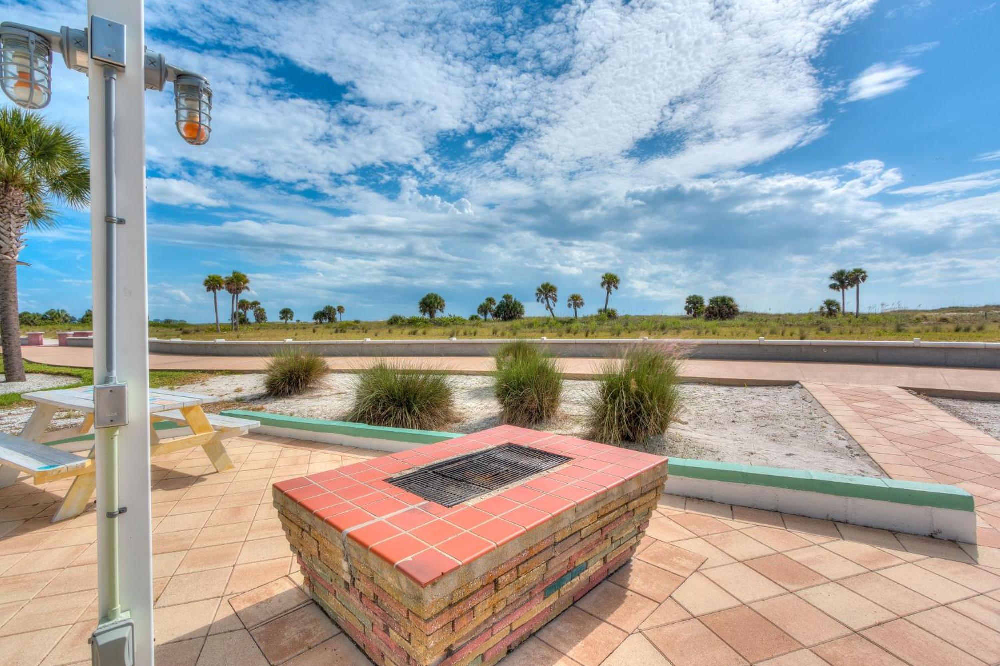 Tropic Terrace #41 - Beachfront Resort St. Pete Beach Eksteriør billede